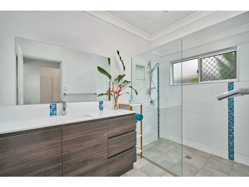 118 Robert Road, Bentley Park QLD 4869