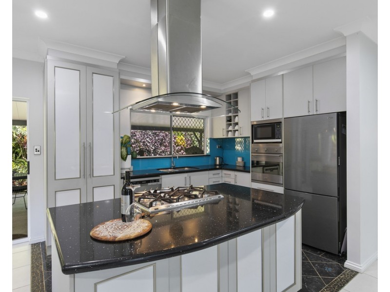 17 Currawong Street, Bayview Heights QLD 4868