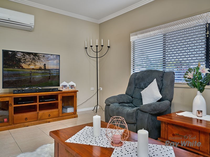 4 Bundey Street, Bentley Park QLD 4869