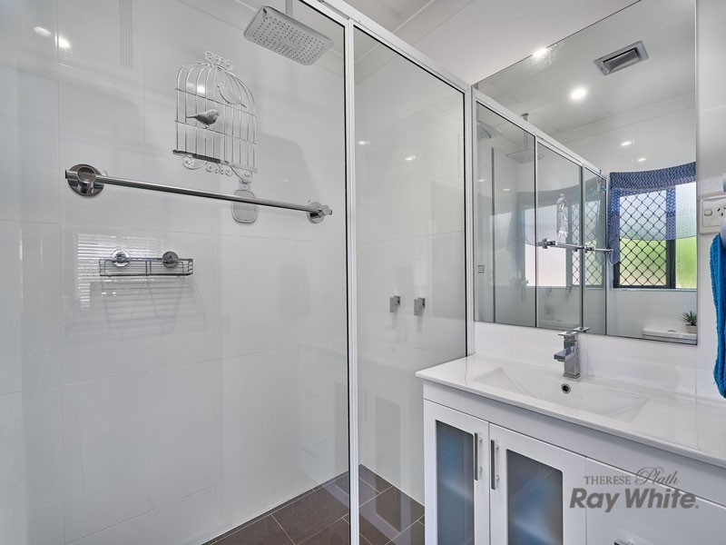 4 Bundey Street, Bentley Park QLD 4869