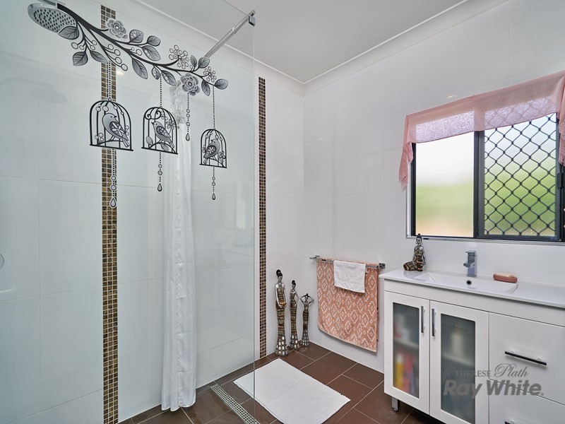 4 Bundey Street, Bentley Park QLD 4869