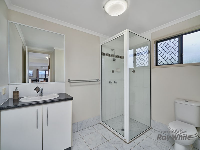 8 Densmore Close, Bentley Park QLD 4869