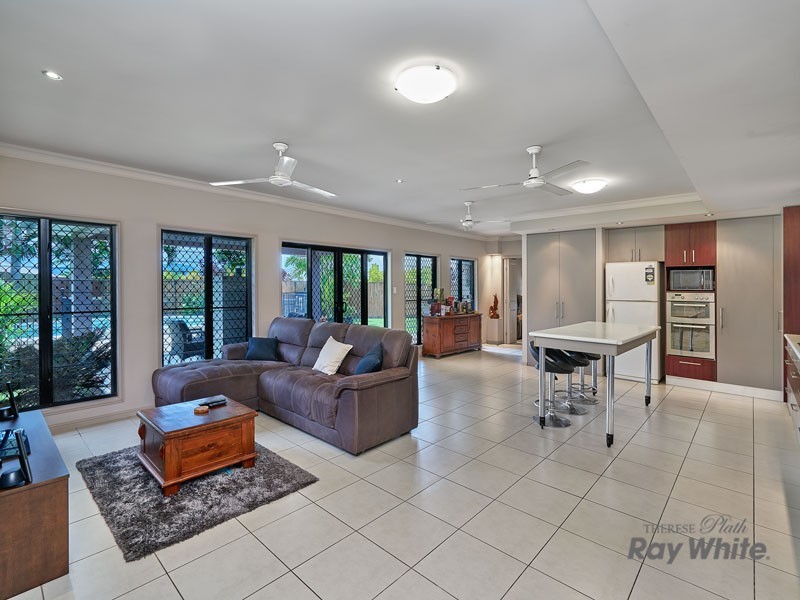 11 Cheyne Cl, Bentley Park QLD 4869