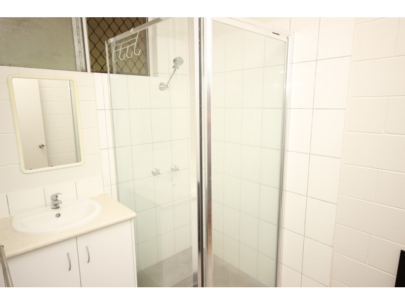 37 Windarra Street, Woree QLD 4868