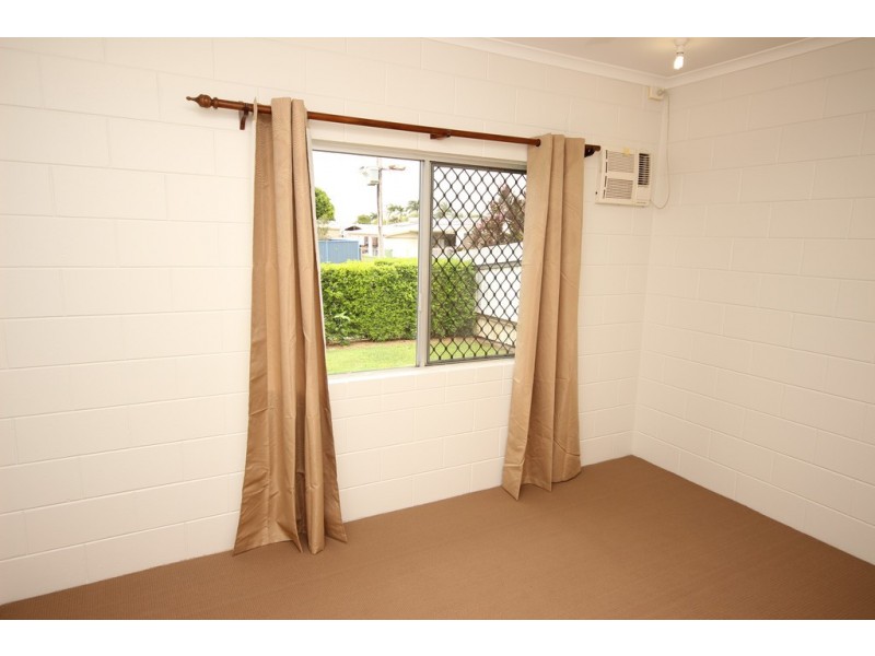 37 Windarra Street, Woree QLD 4868