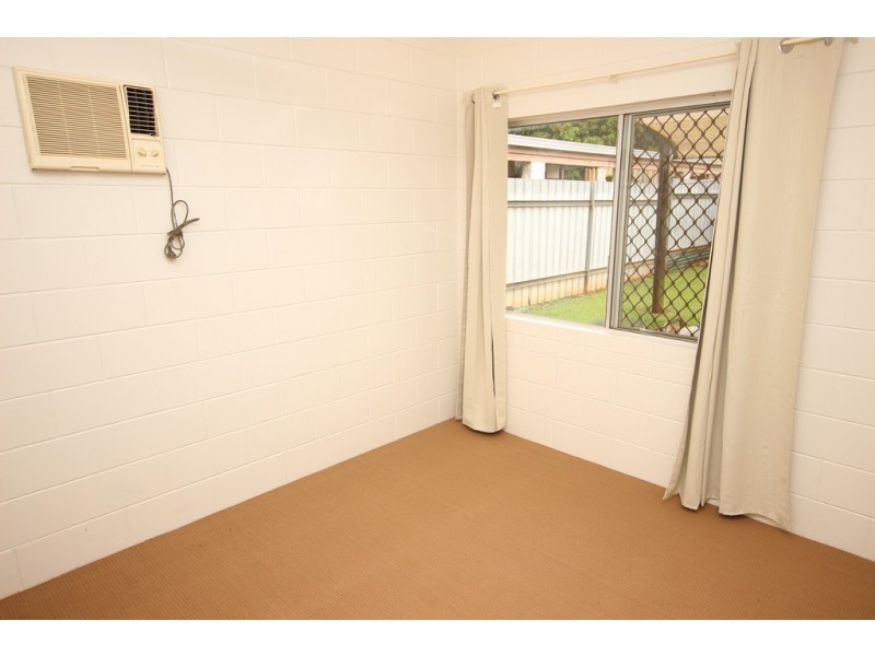 37 Windarra Street, Woree QLD 4868