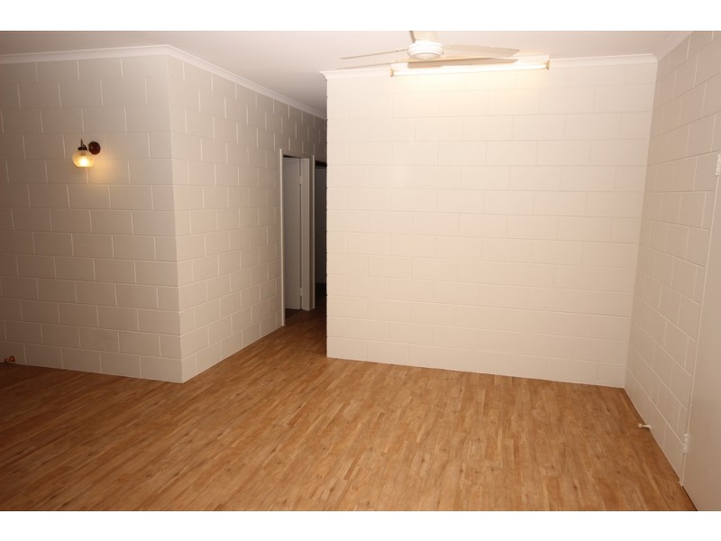 37 Windarra Street, Woree QLD 4868
