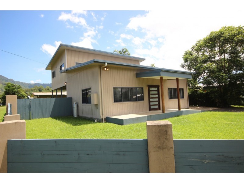 17 Kowinka Street, White Rock QLD 4868