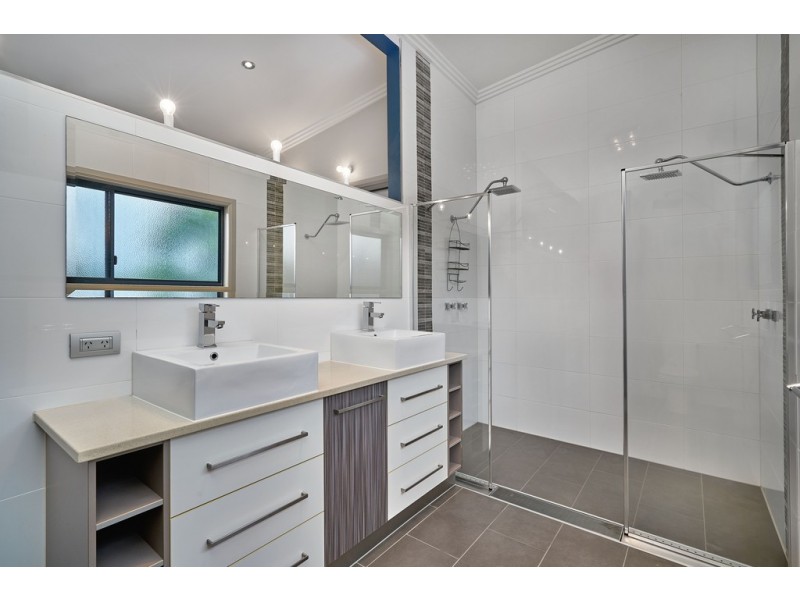 17 Kowinka Street, White Rock QLD 4868