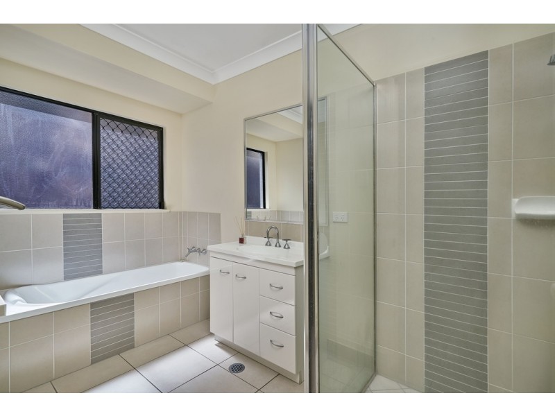Bentley Park QLD 4869