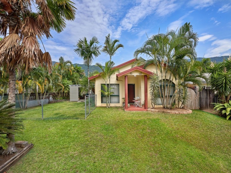 1 Lorraine Close, Bentley Park QLD 4869