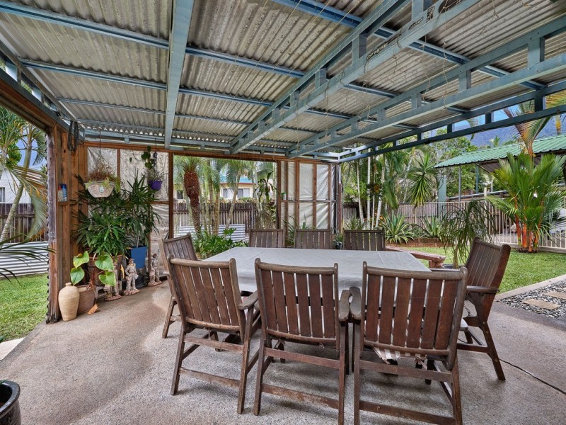 1 Lorraine Close, Bentley Park QLD 4869