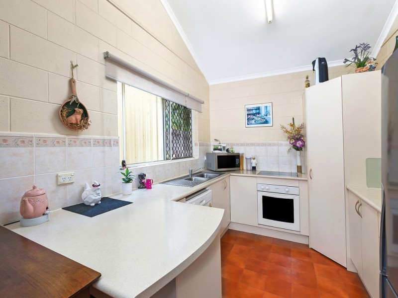 1 Lorraine Close, Bentley Park QLD 4869