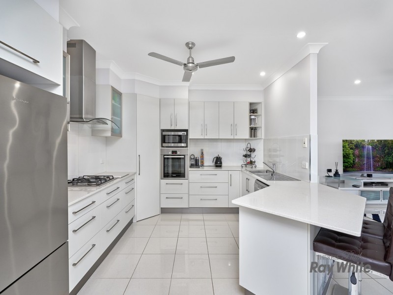 11 Lockyer Crescent, Bentley Park QLD 4869