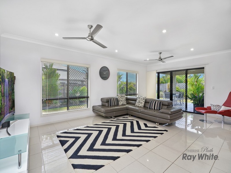 11 Lockyer Crescent, Bentley Park QLD 4869