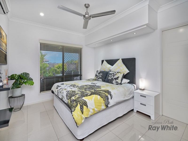 11 Lockyer Crescent, Bentley Park QLD 4869