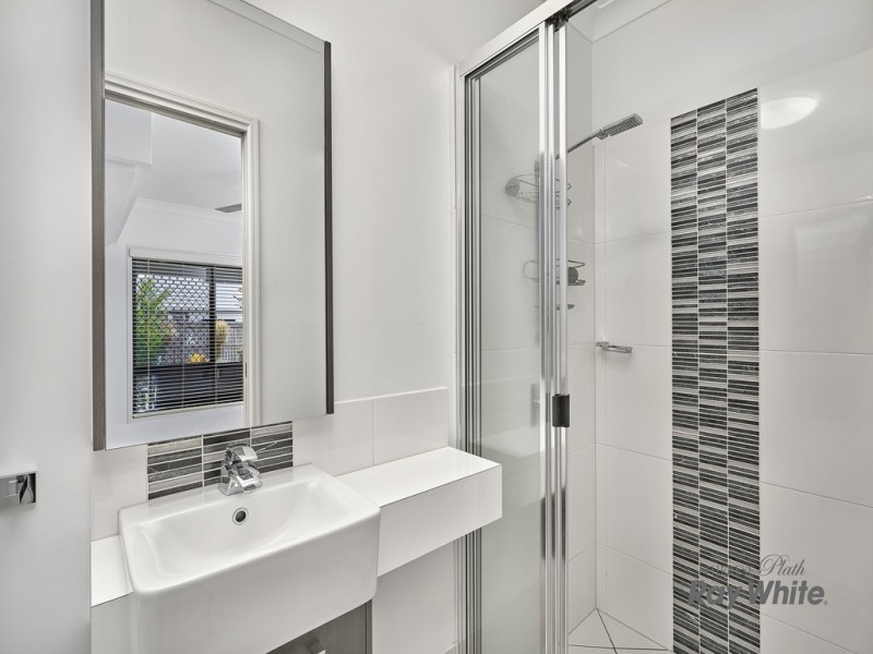 11 Lockyer Crescent, Bentley Park QLD 4869