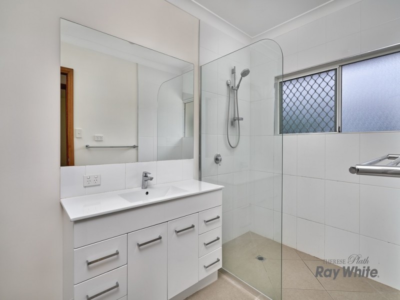 Bentley Park QLD 4869