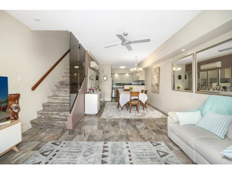 2/267-269 Esplanade, Cairns North QLD 4870