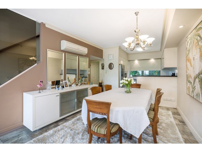 2/267-269 Esplanade, Cairns North QLD 4870