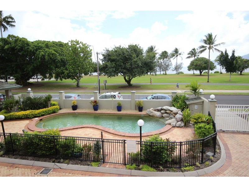 2/267-269 Esplanade, Cairns North QLD 4870