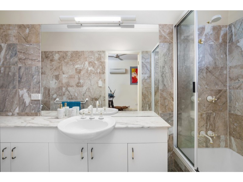 2/267-269 Esplanade, Cairns North QLD 4870