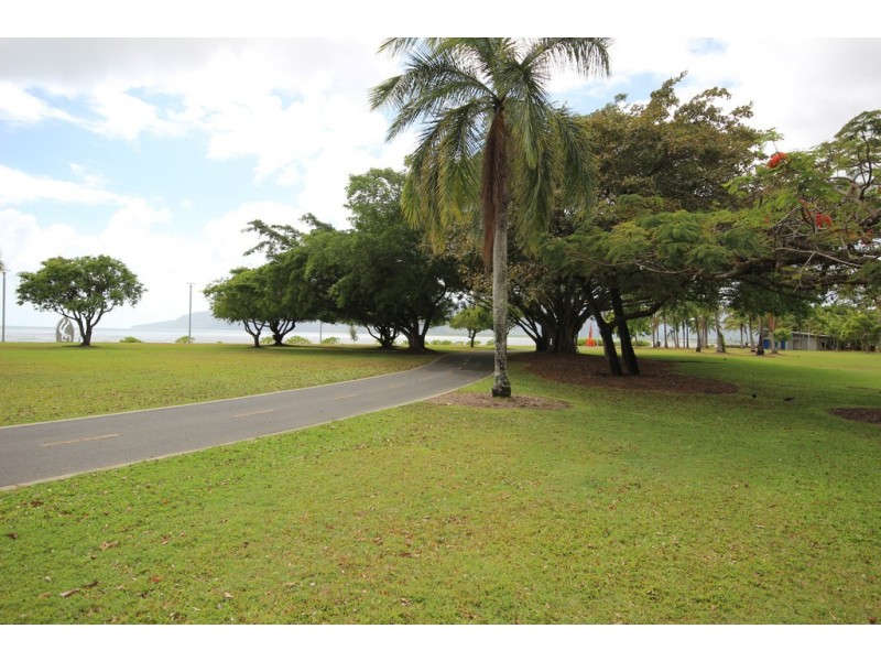2/267-269 Esplanade, Cairns North QLD 4870