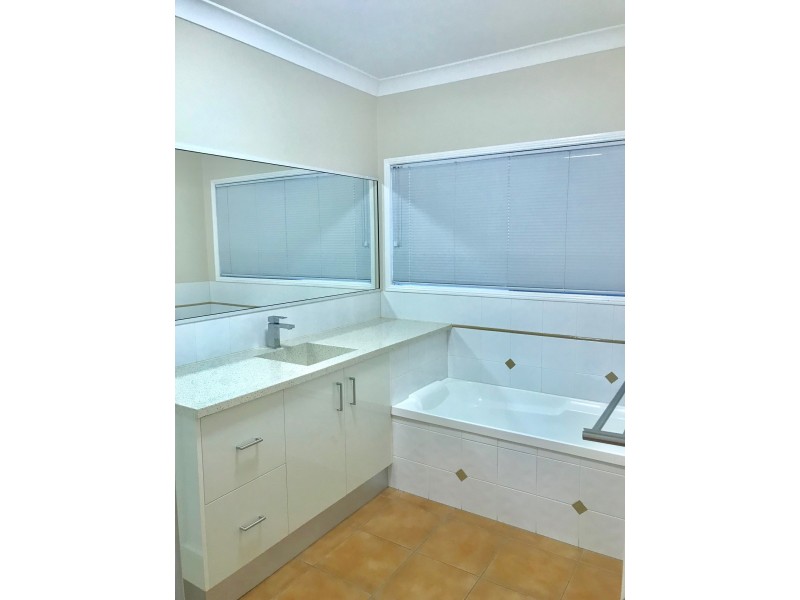 Bentley Park QLD 4869