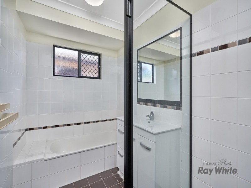 204 Timberlea Drive, Bentley Park QLD 4869