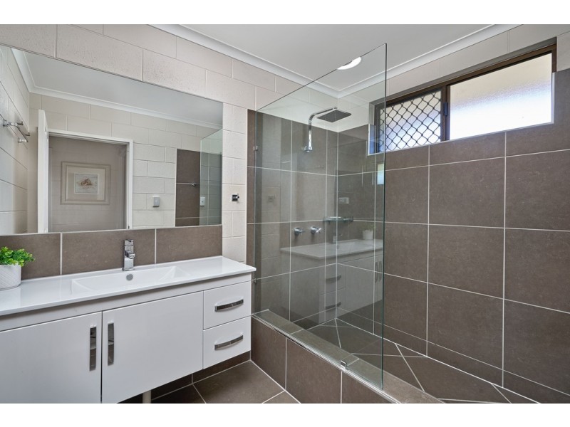 24 Fishburn Street, Bentley Park QLD 4869