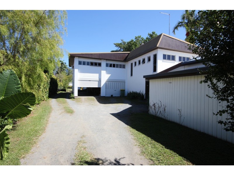 101 Bruce hwy, Edmonton QLD 4869