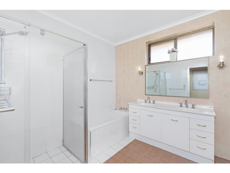 17 Bayview Street, Bayview Heights QLD 4868