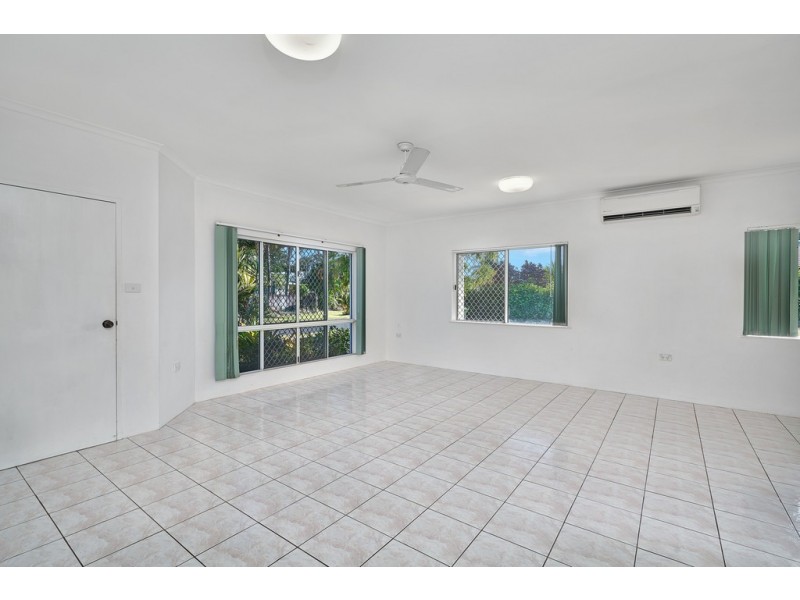 8 Somerset Close, Bentley Park QLD 4869