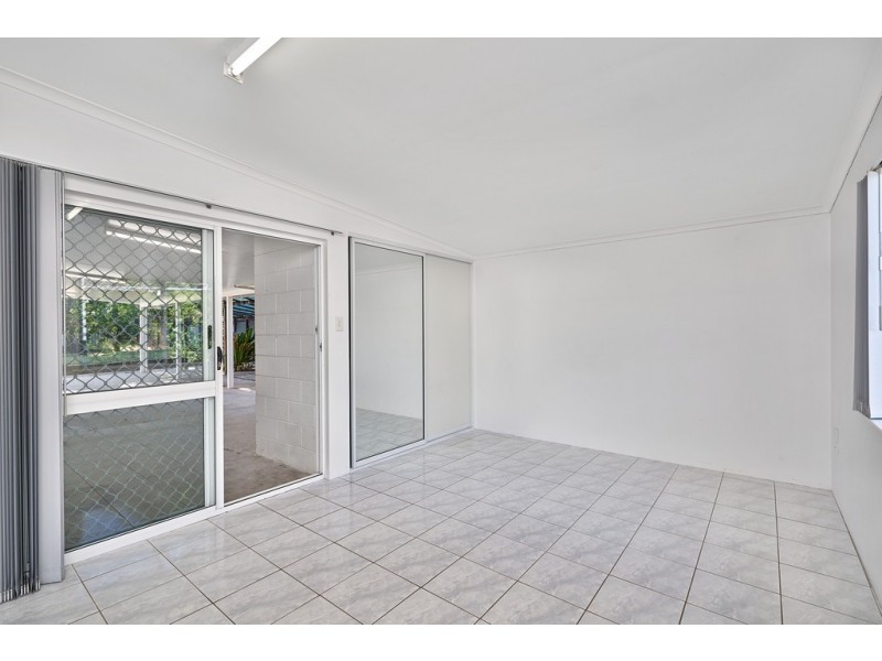 8 Somerset Close, Bentley Park QLD 4869