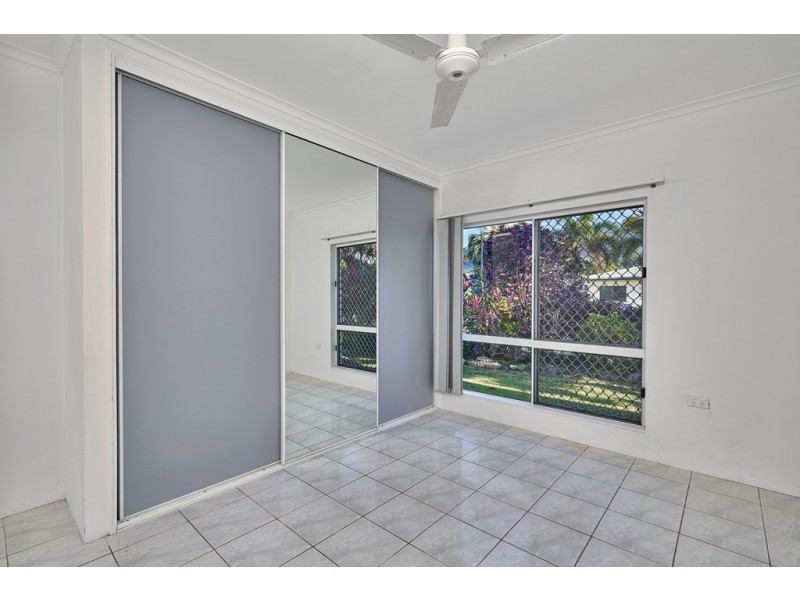 8 Somerset Close, Bentley Park QLD 4869