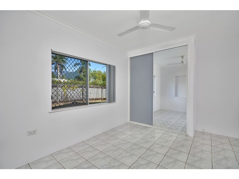 8 Somerset Close, Bentley Park QLD 4869