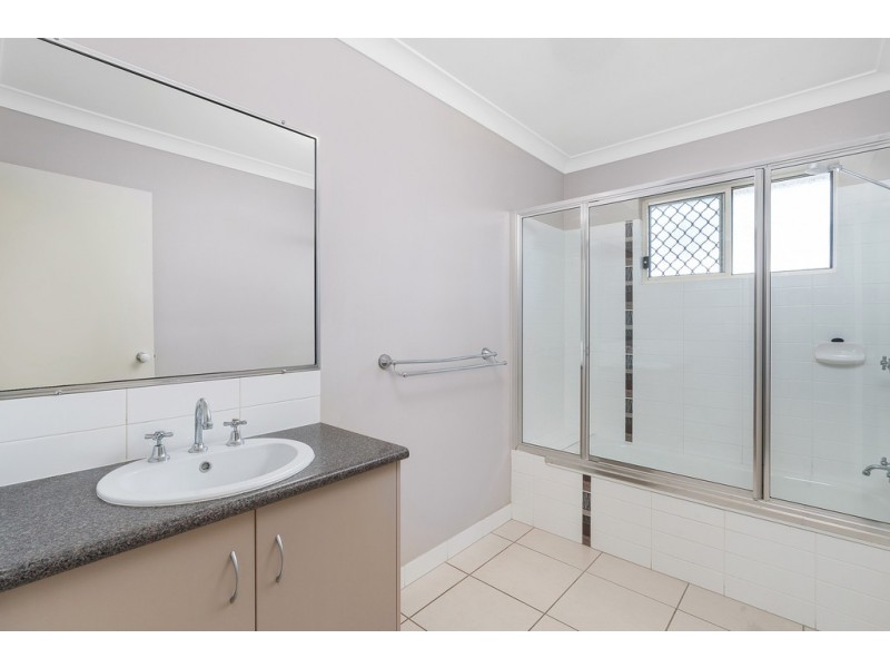 6 Neales Street, Bentley Park QLD 4869