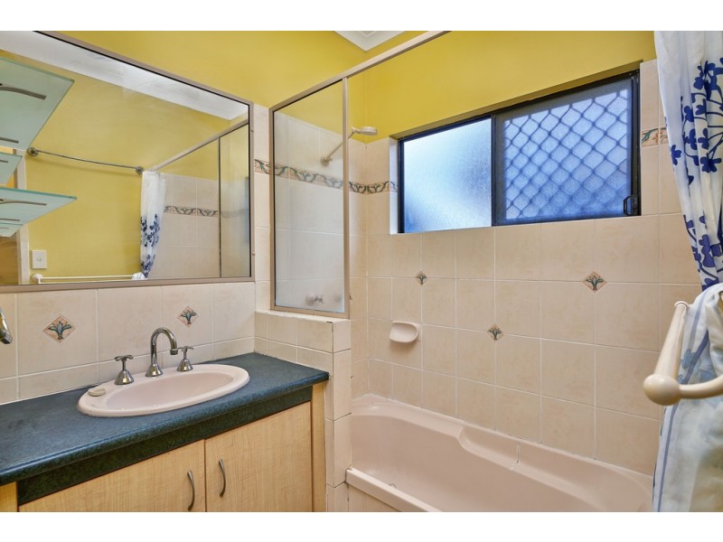 5 Rafferty, White Rock QLD 4868