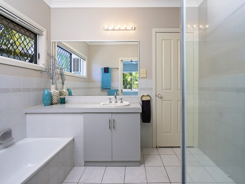 Bentley Park QLD 4869