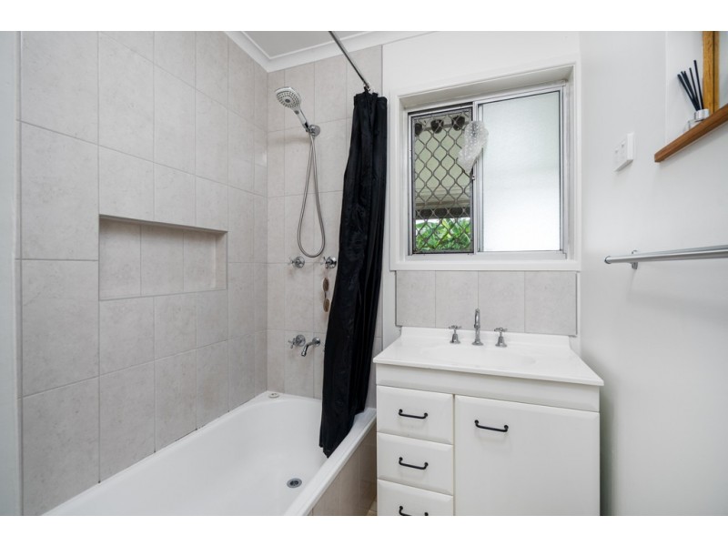 12 Rollinia Close, Manoora QLD 4870
