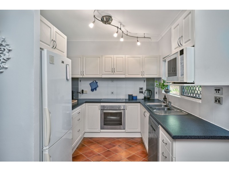 24 Kangaroo Street, Bentley Park QLD 4869