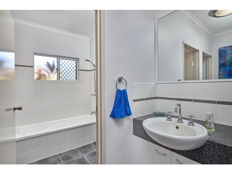 24 Kangaroo Street, Bentley Park QLD 4869