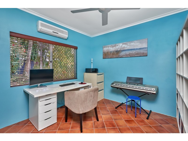 24 Kangaroo Street, Bentley Park QLD 4869