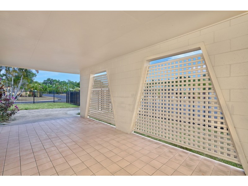 15 Wilcox Close, Manoora QLD 4870