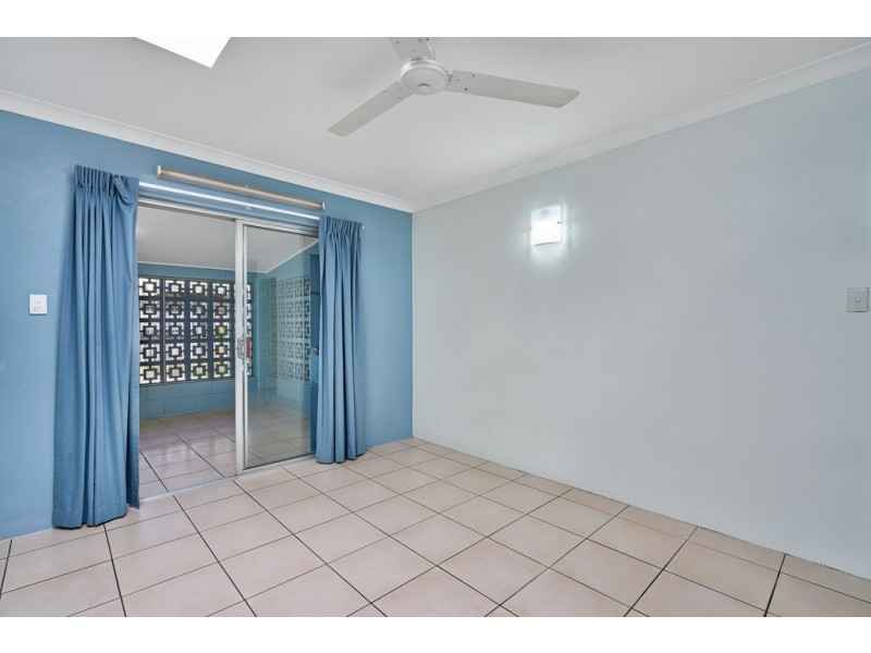 15 Wilcox Close, Manoora QLD 4870