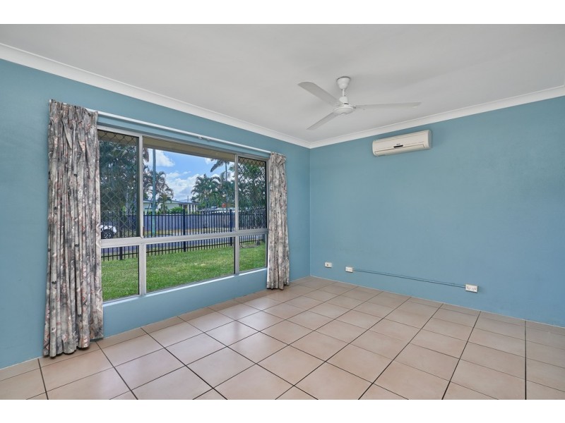 15 Wilcox Close, Manoora QLD 4870