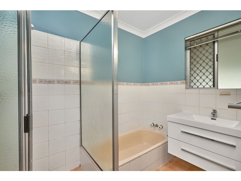 15 Wilcox Close, Manoora QLD 4870