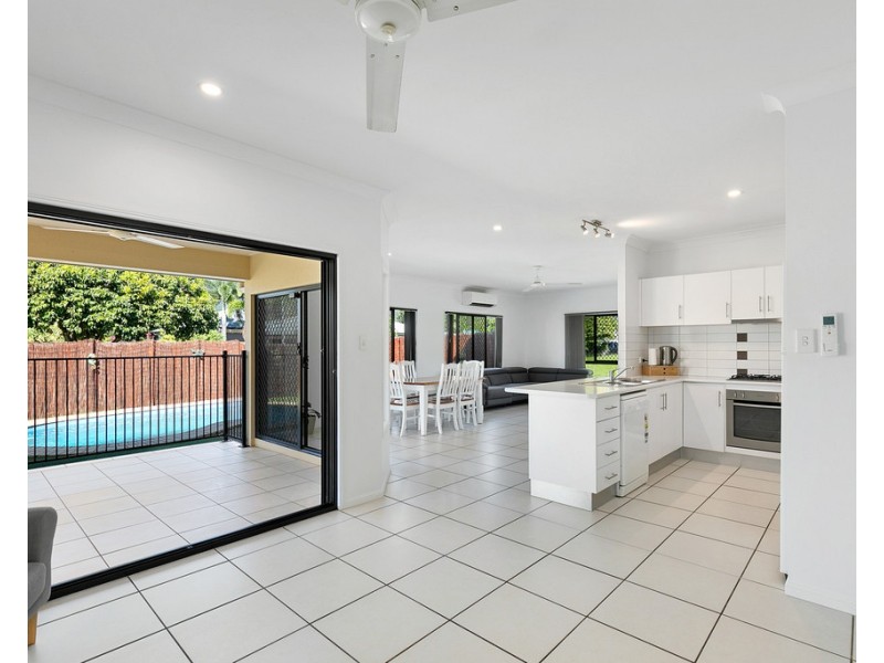 2 Calvert Close, Bentley Park QLD 4869
