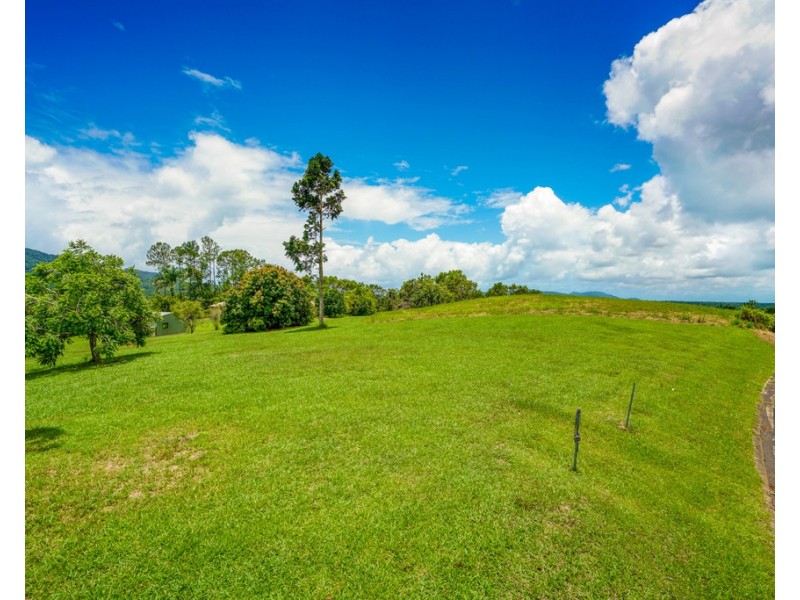 14 Pandanus Road, Sundown QLD 4860