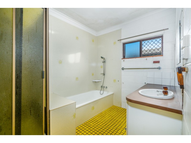 18 Rigg Street, Woree QLD 4868
